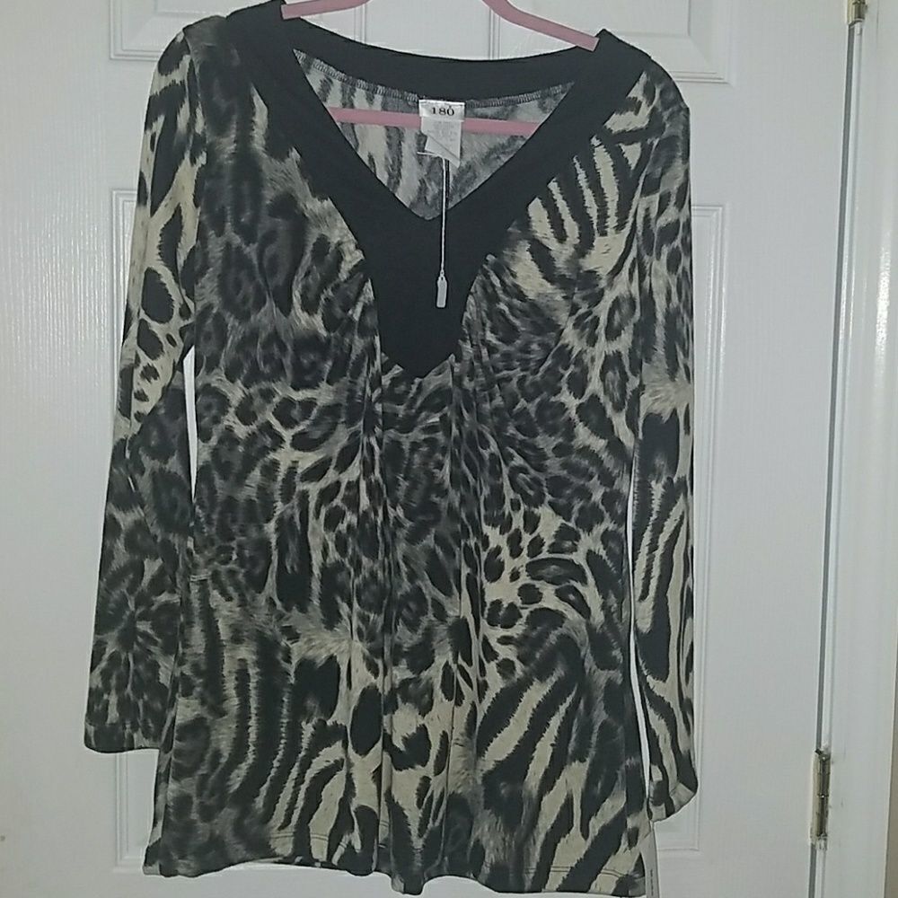 180 animal print long sleeve top Sz XL NWT